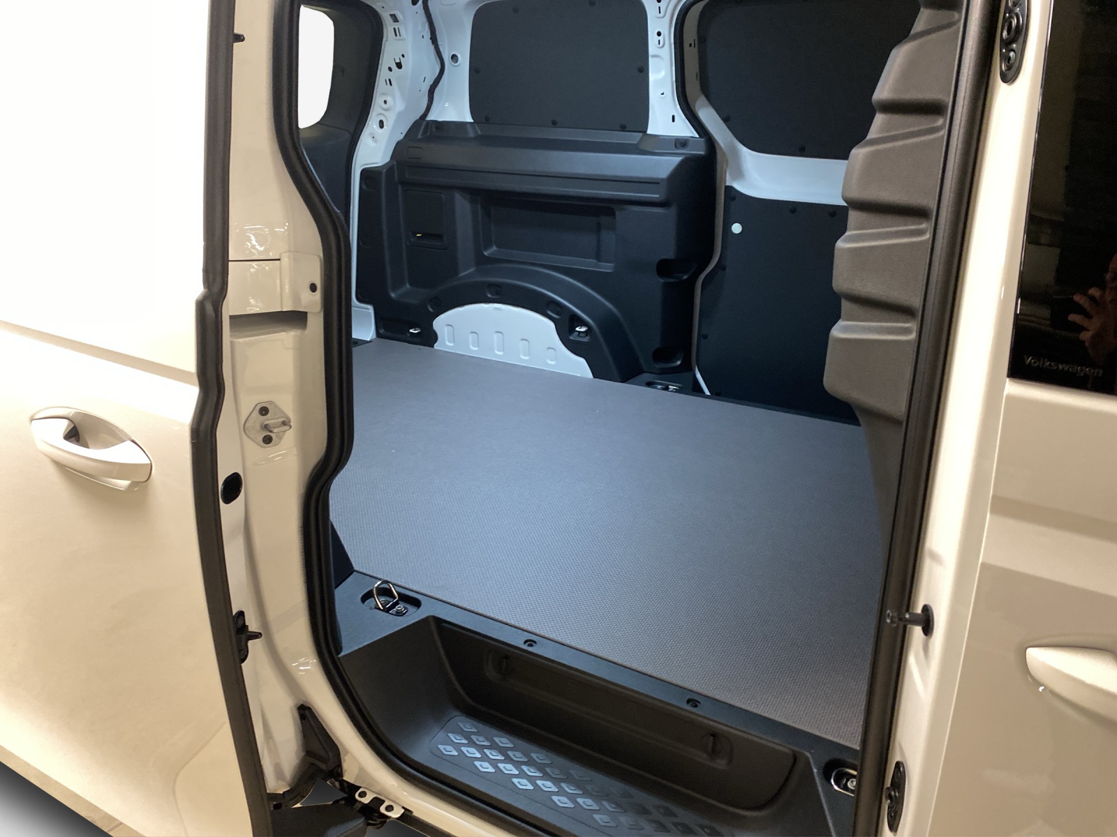 VW ID. Buzz Cargo Pro-image-13