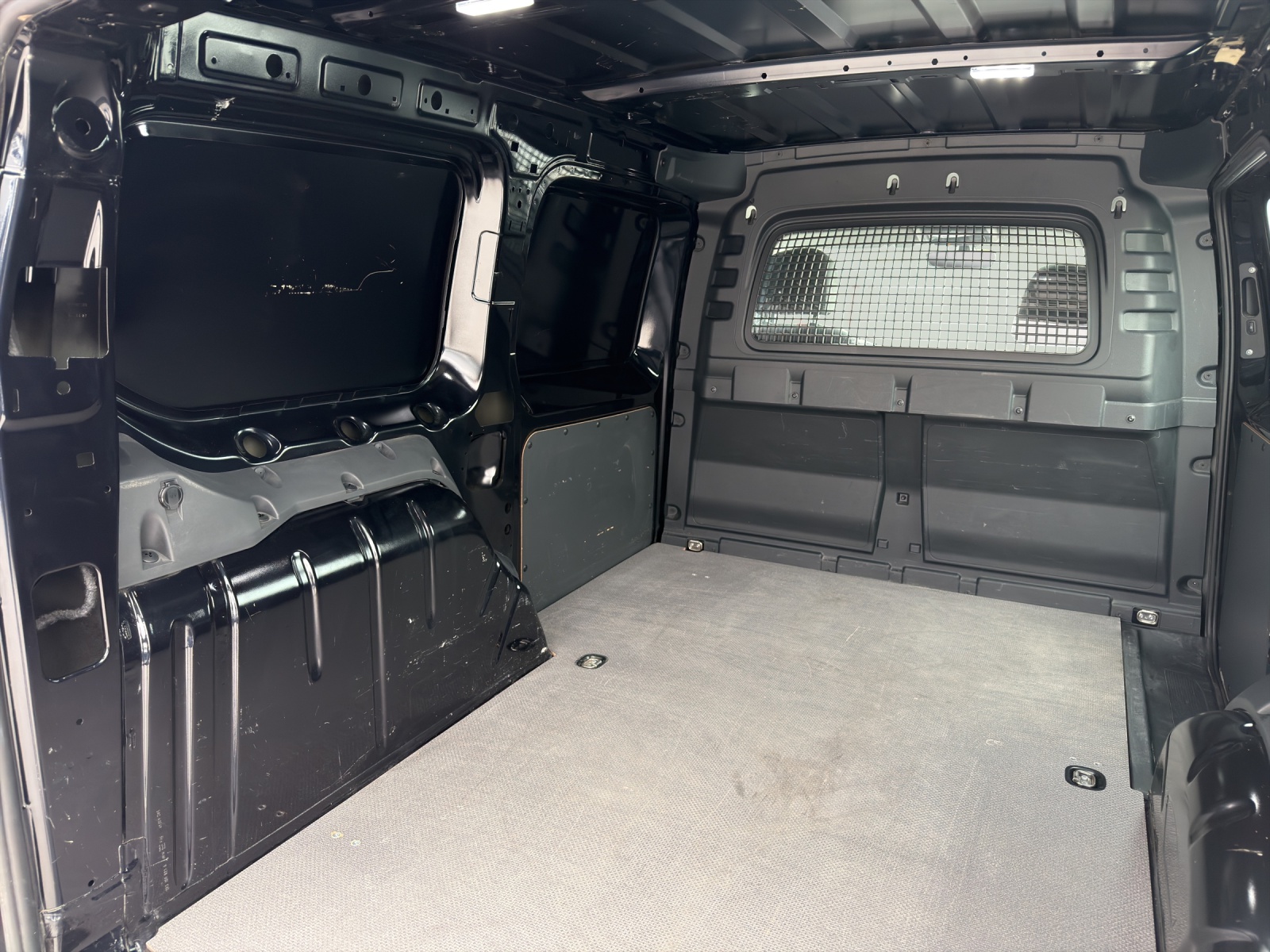 VW Caddy Cargo 2.0TDI Maxi-image-14