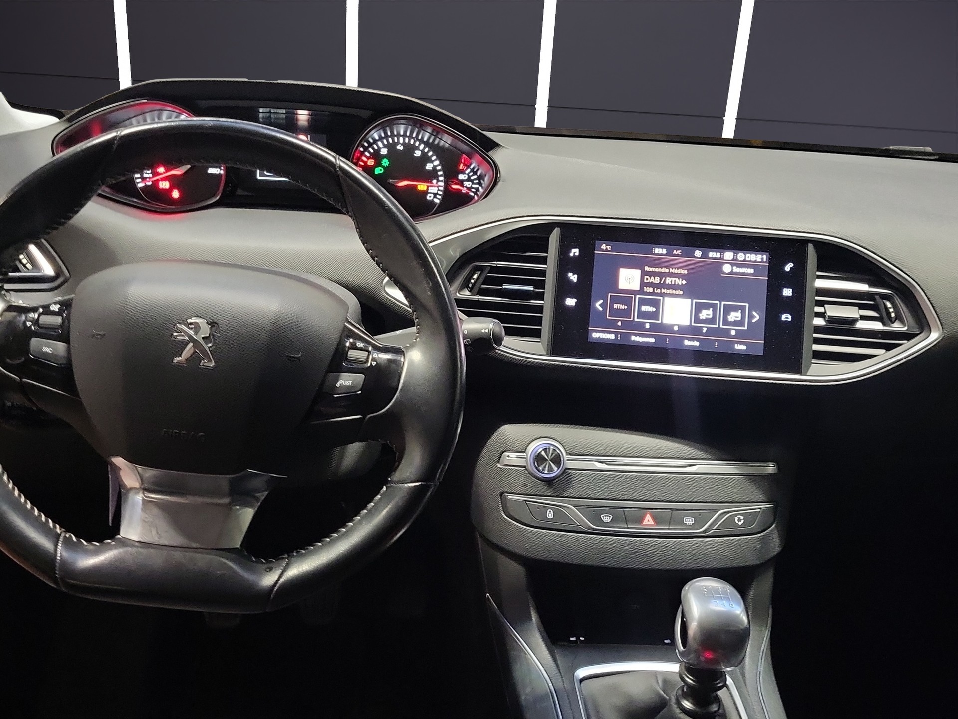 PEUGEOT 308 1.2 Allure-image-6