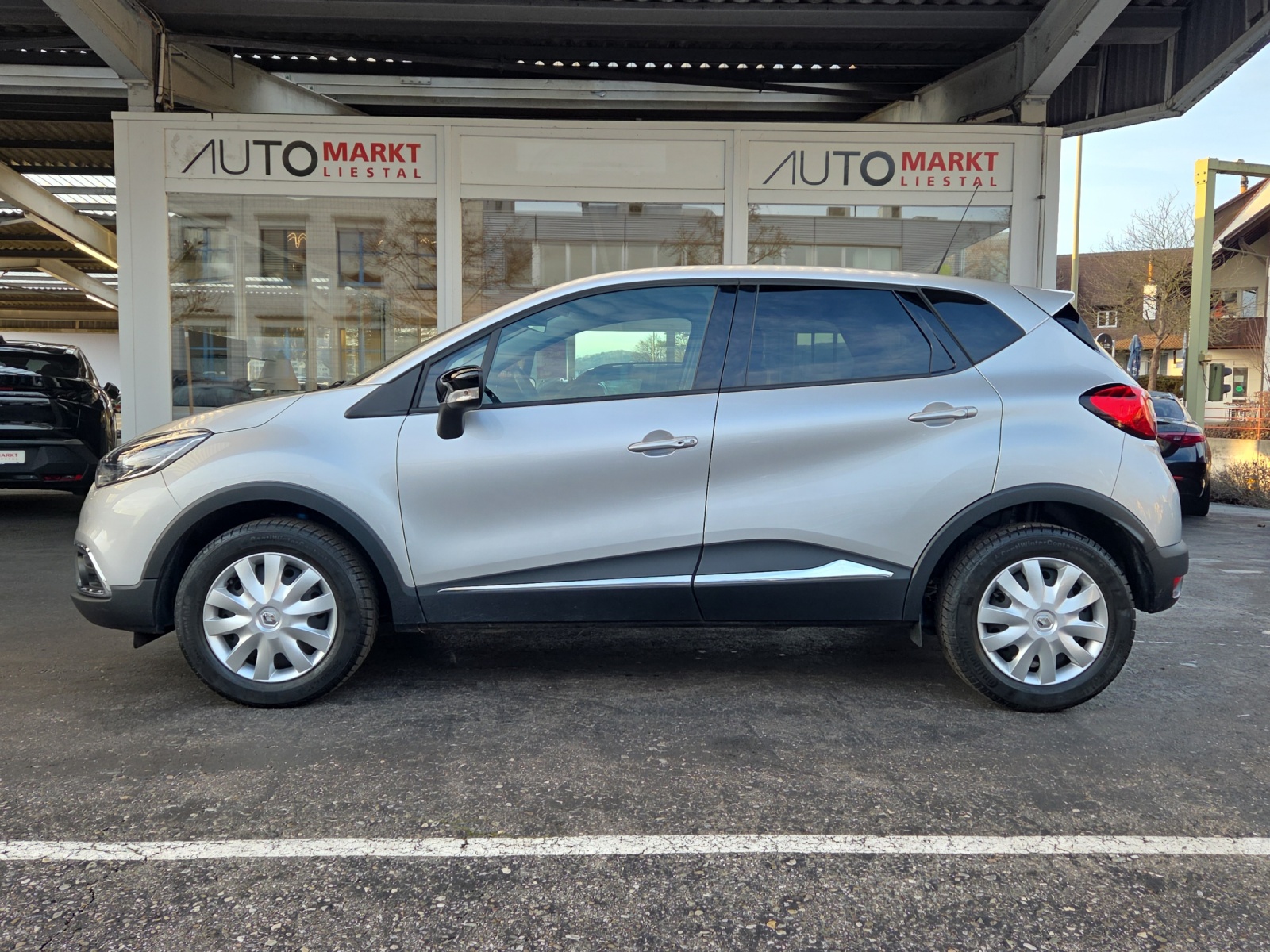 RENAULT Captur 0.9 12V Privilège-image-1
