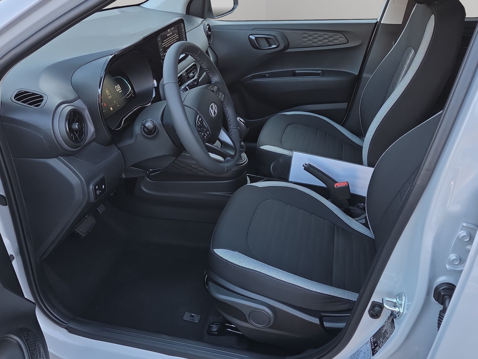 HYUNDAI i10 1.2 Amplia-image-5