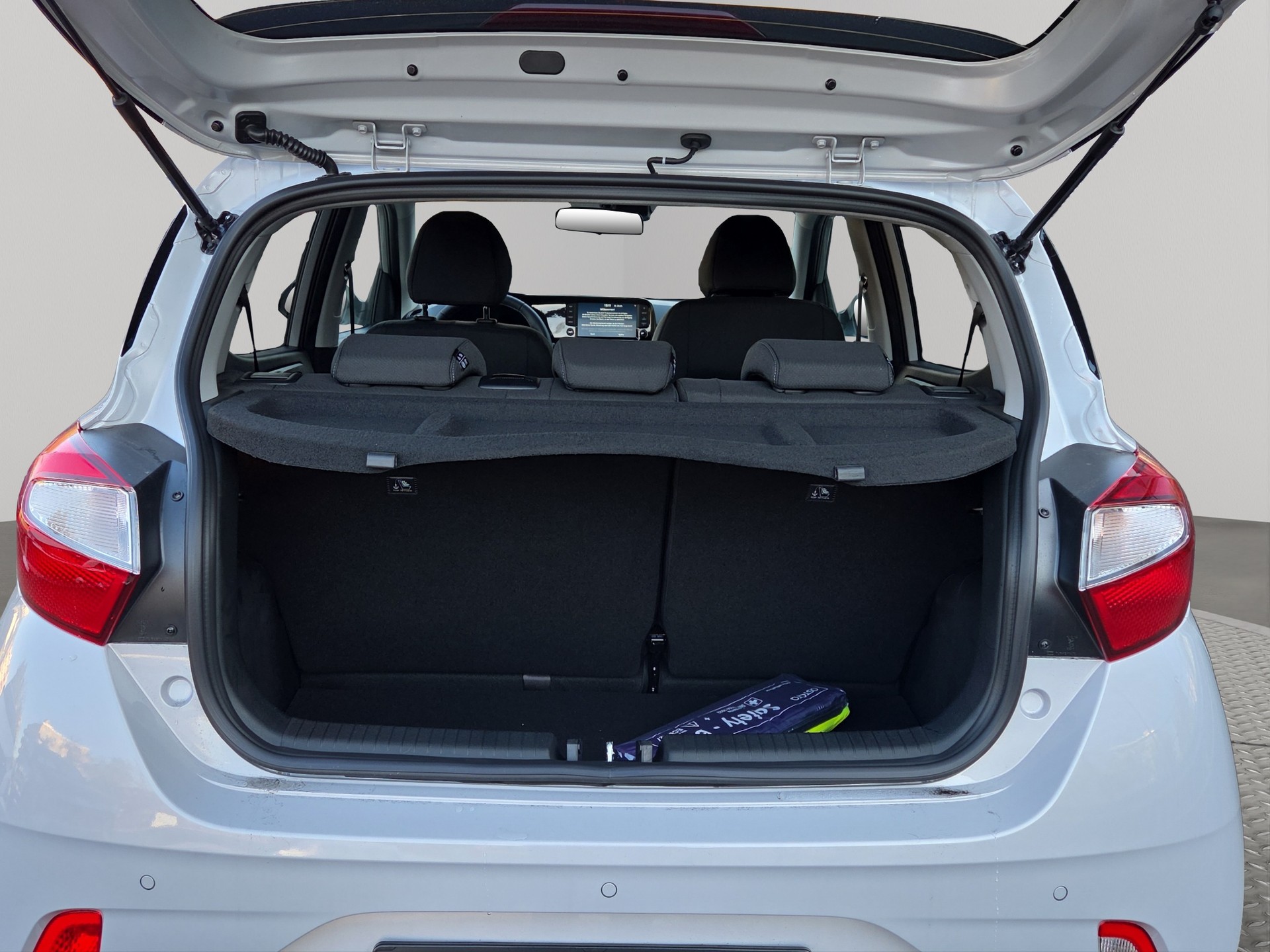 HYUNDAI i10 1.2 Amplia-image-11