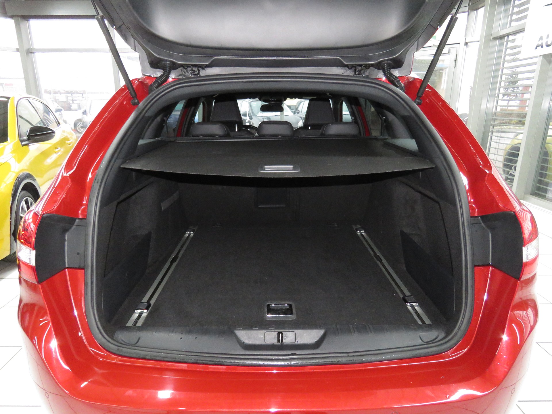 PEUGEOT 308 SW 1.2 THP GT Line Automat (AHK 1.1 t)-image-9