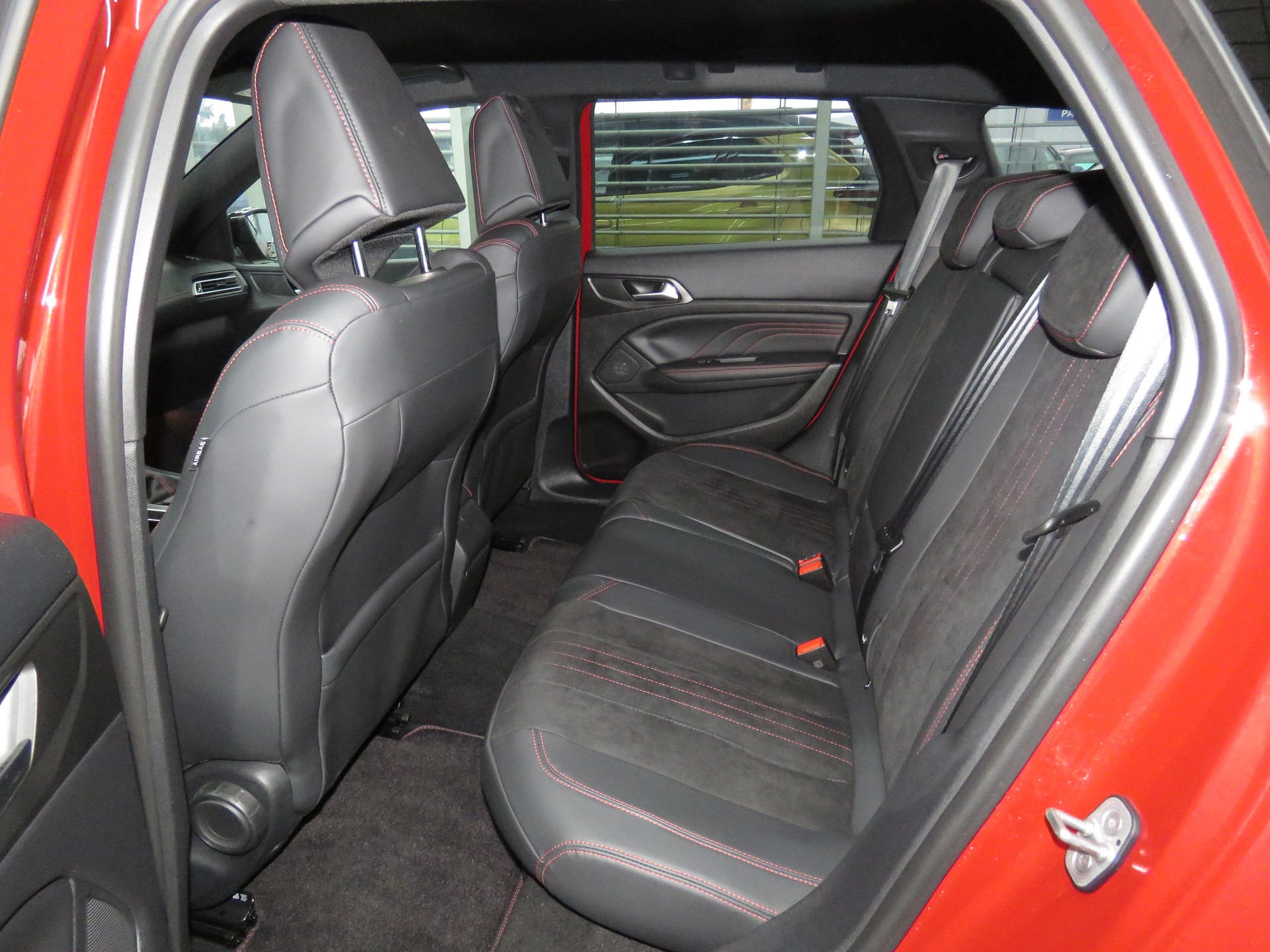 PEUGEOT 308 SW 1.2 THP GT Line Automat (AHK 1.1 t)-image-8