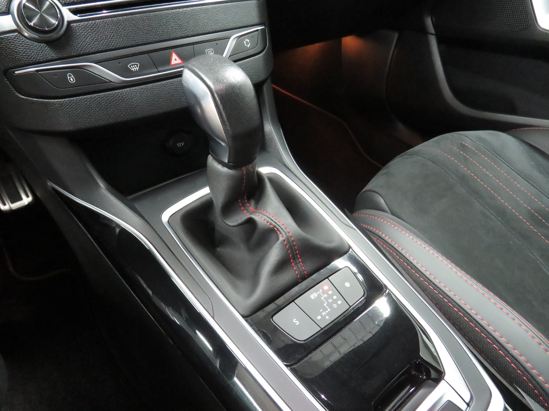 PEUGEOT 308 SW 1.2 THP GT Line Automat (AHK 1.1 t)-image-14