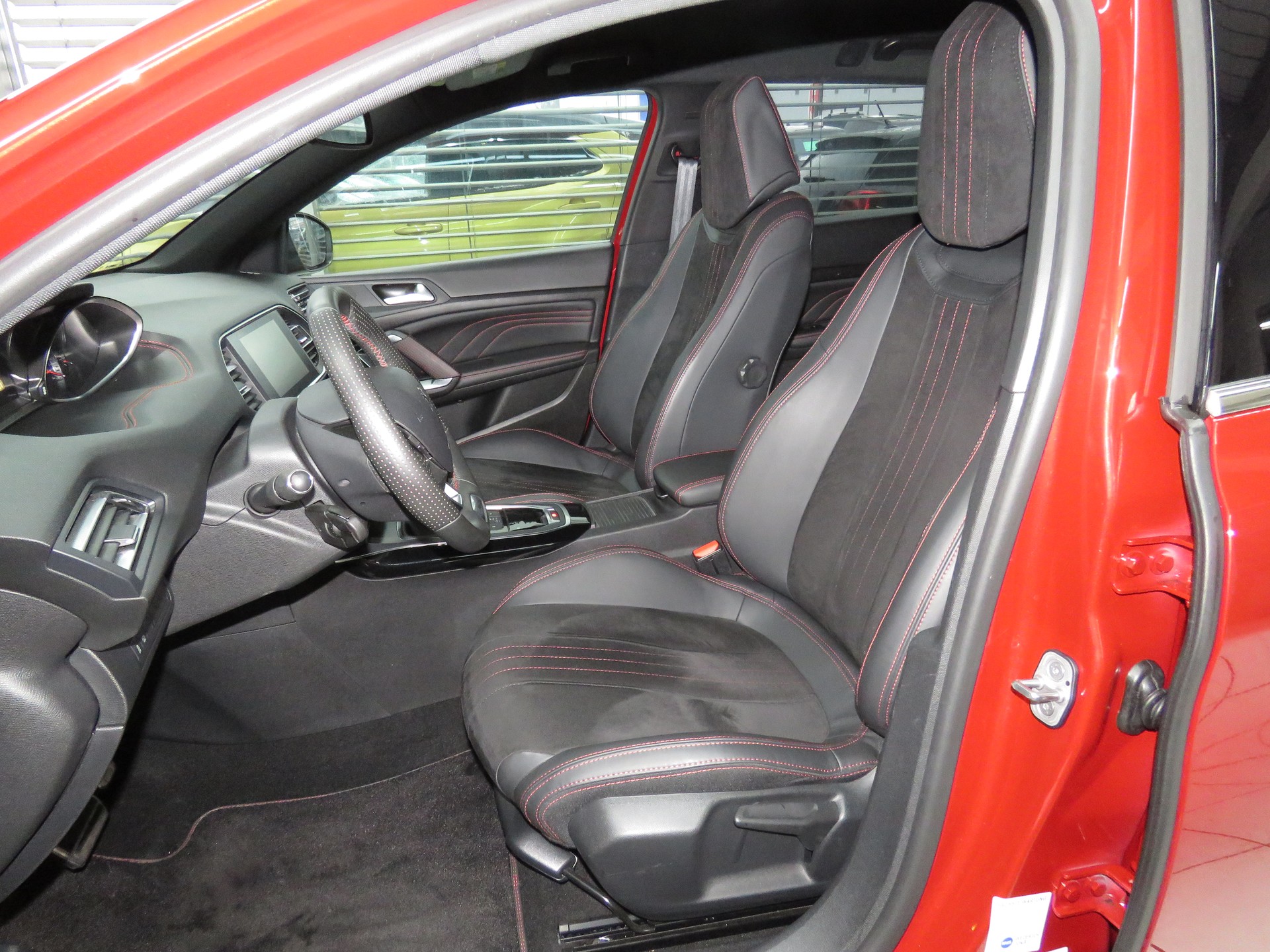 PEUGEOT 308 SW 1.2 THP GT Line Automat (AHK 1.1 t)-image-7