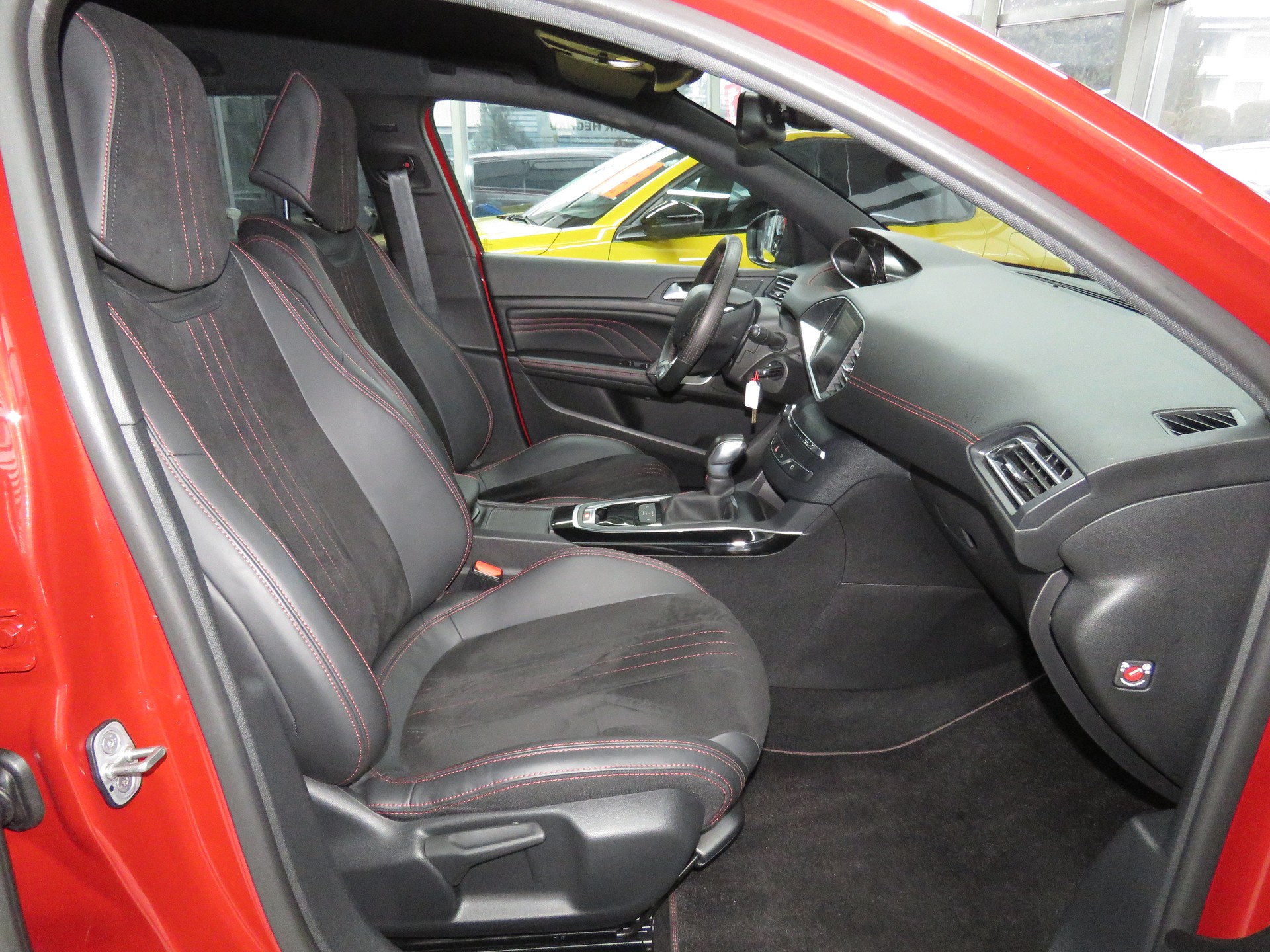 PEUGEOT 308 SW 1.2 THP GT Line Automat (AHK 1.1 t)-image-11