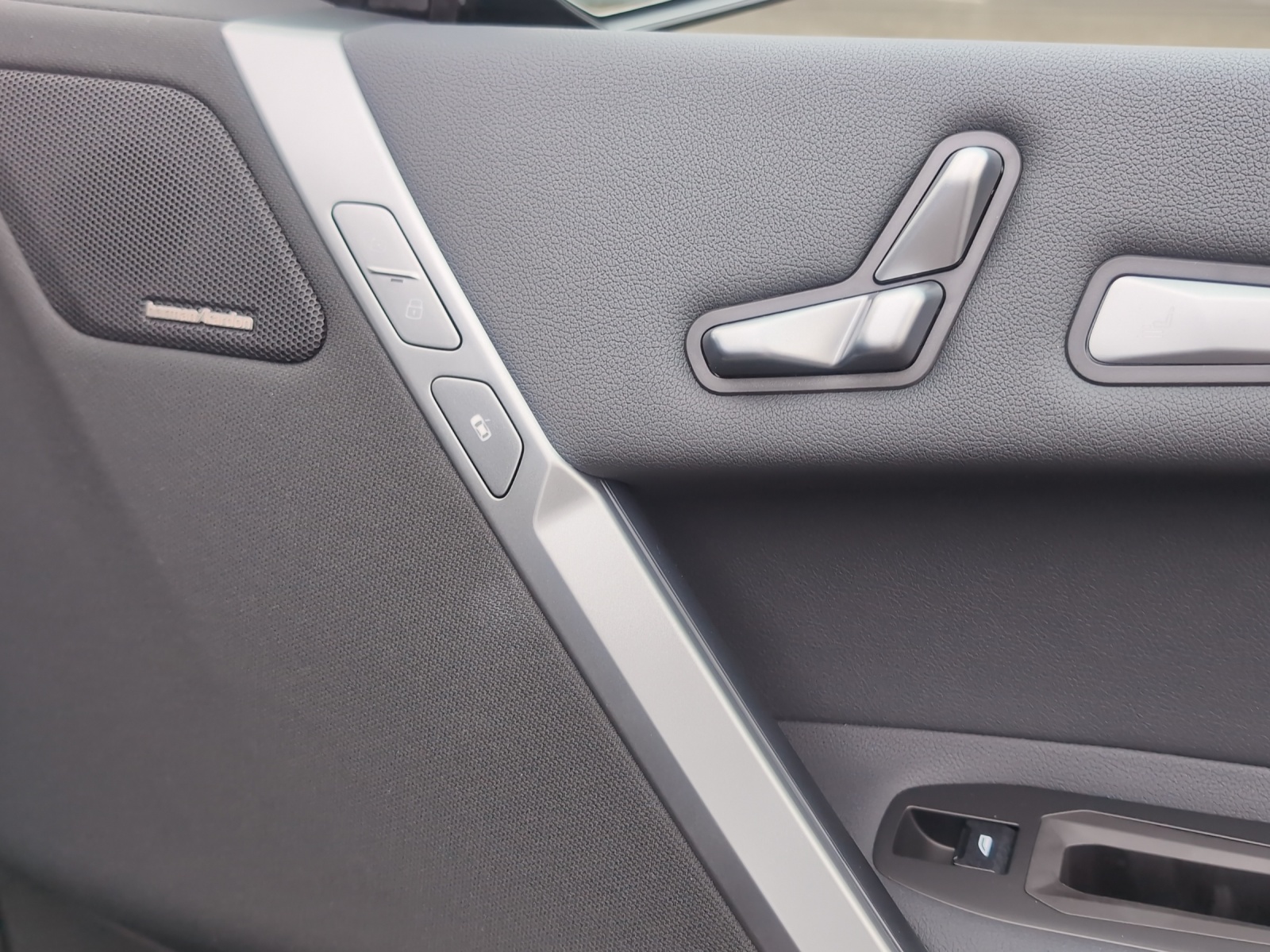 BMW iX xDrive45 M Sport-image-18