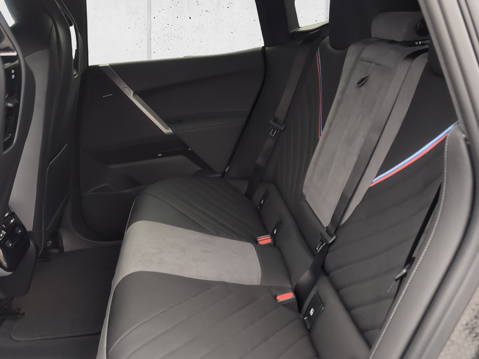 BMW iX xDrive45 M Sport-image-13