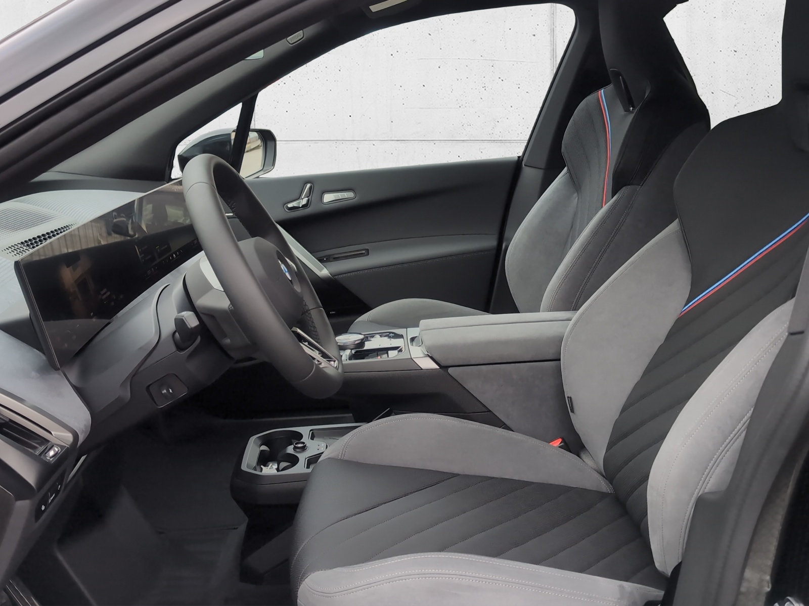 BMW iX xDrive45 M Sport-image-9