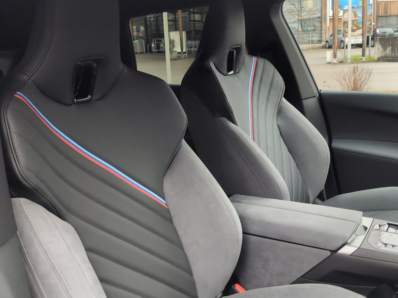 BMW iX xDrive45 M Sport-image-21