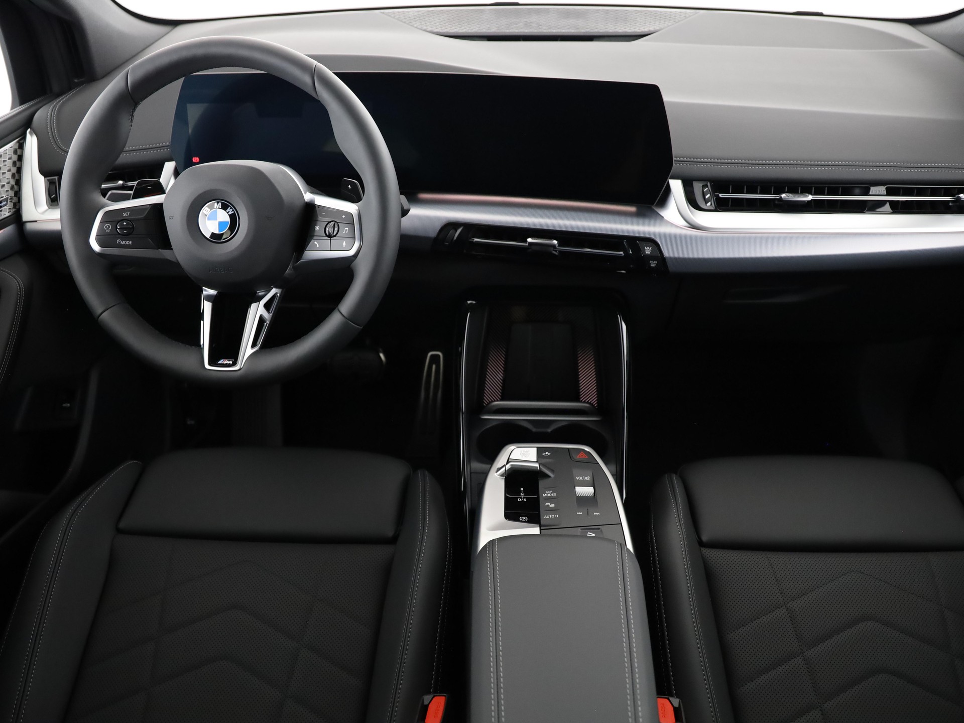 BMW 220i Active Tourer-image-12