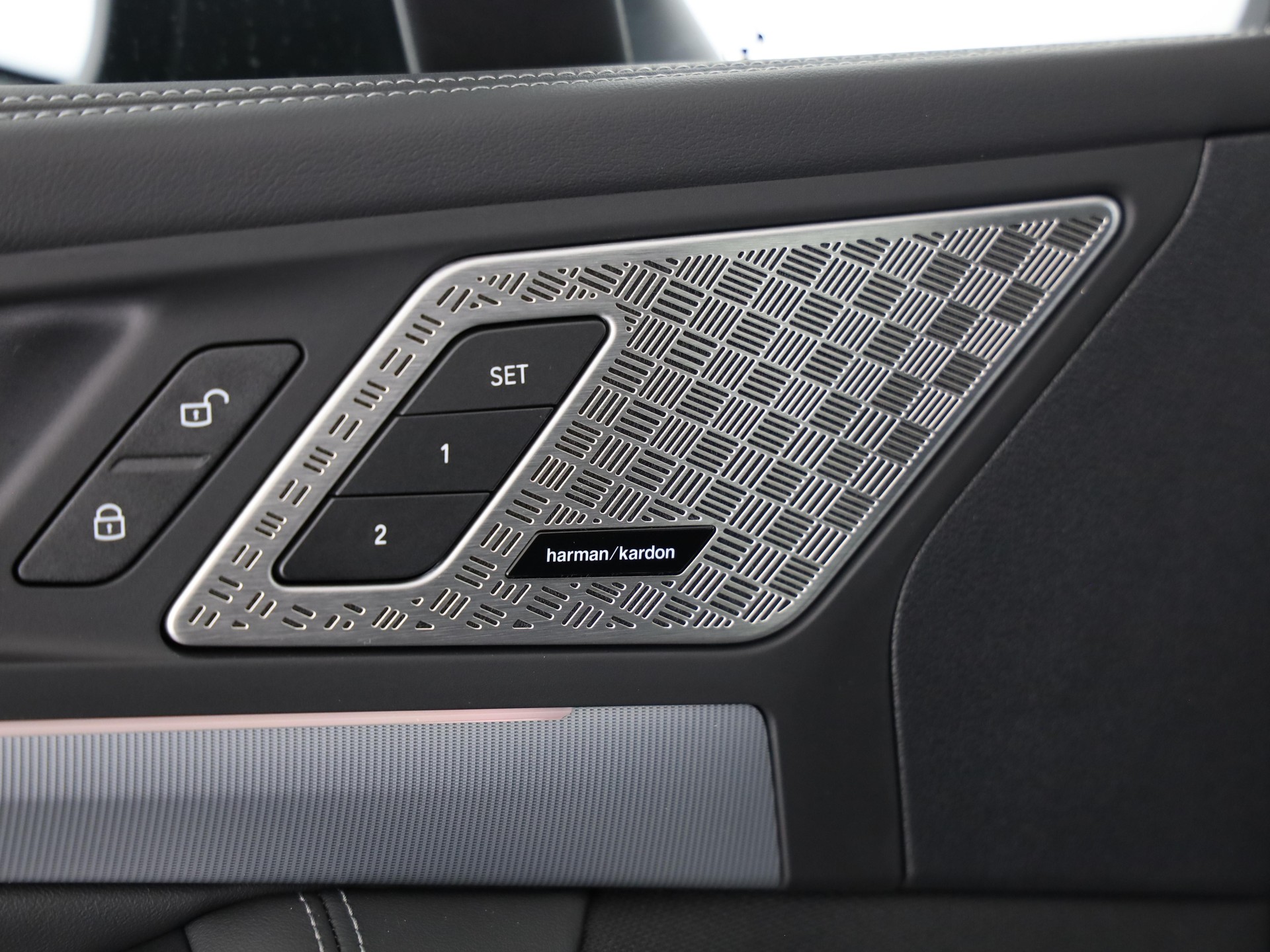 BMW 220i Active Tourer-image-16