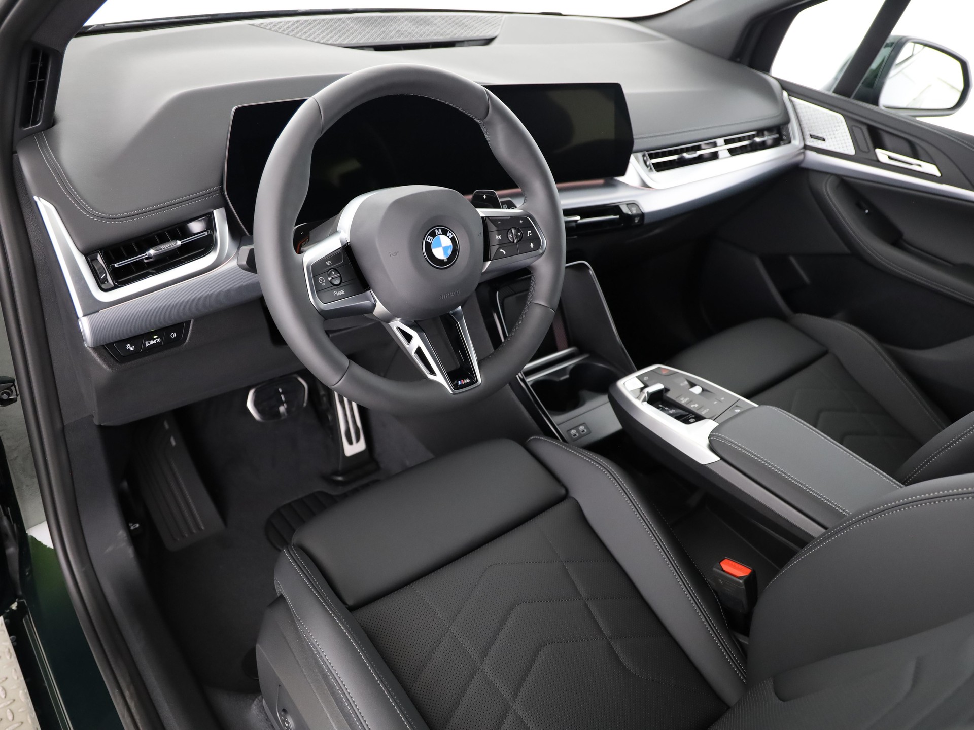 BMW 220i Active Tourer-image-10
