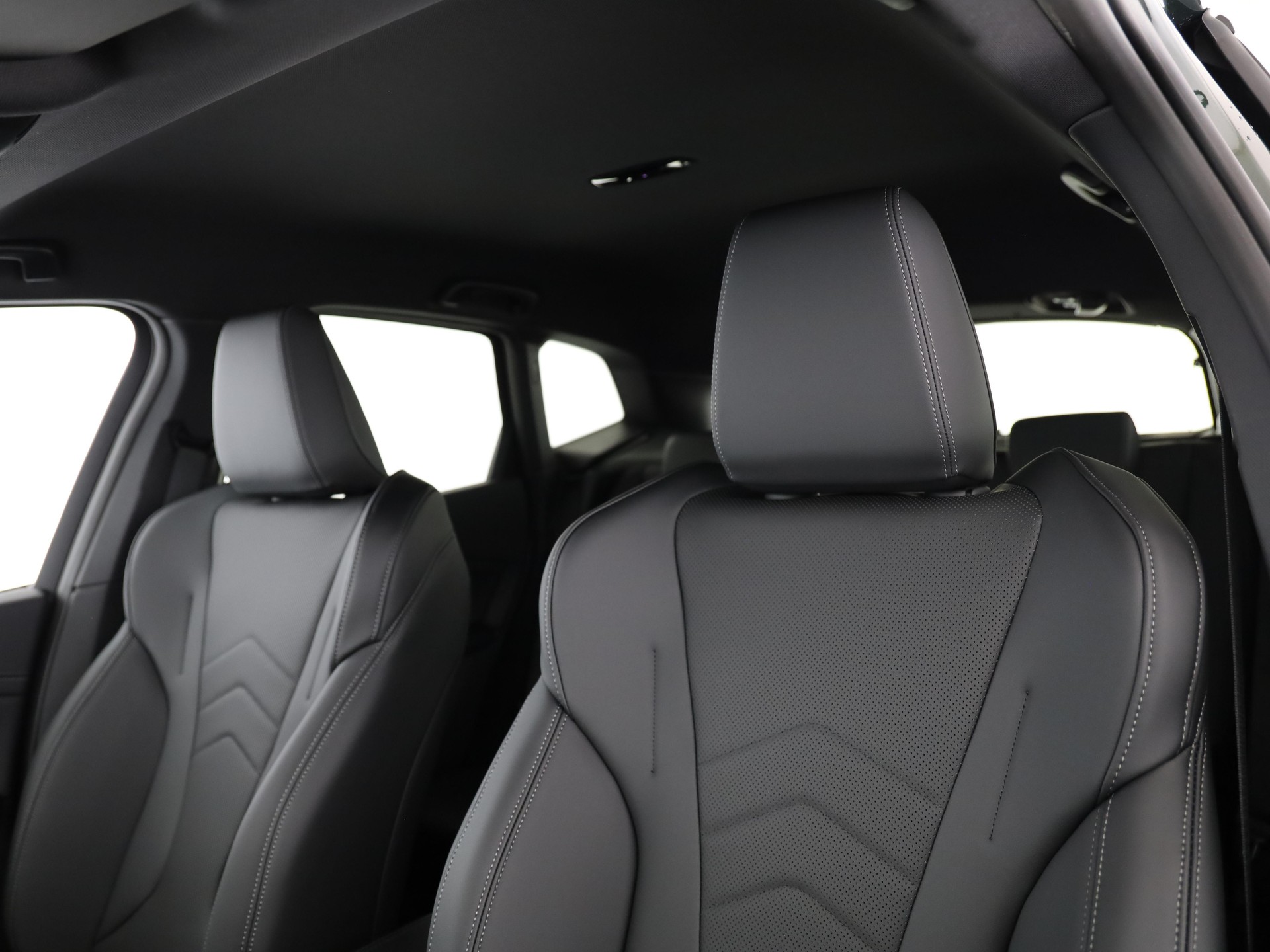 BMW 220i Active Tourer-image-6