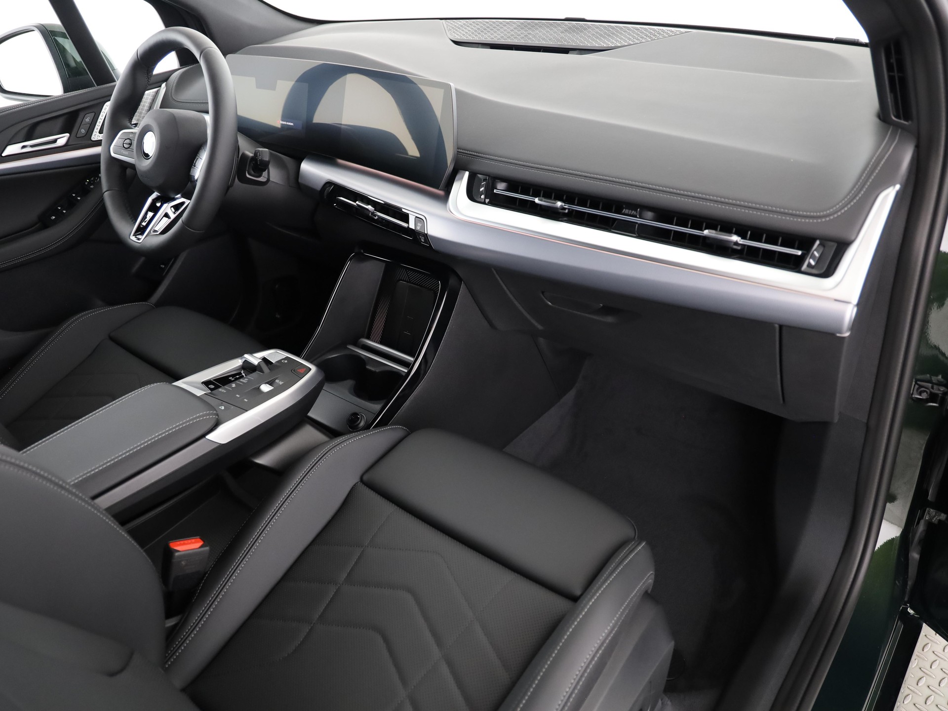BMW 220i Active Tourer-image-11