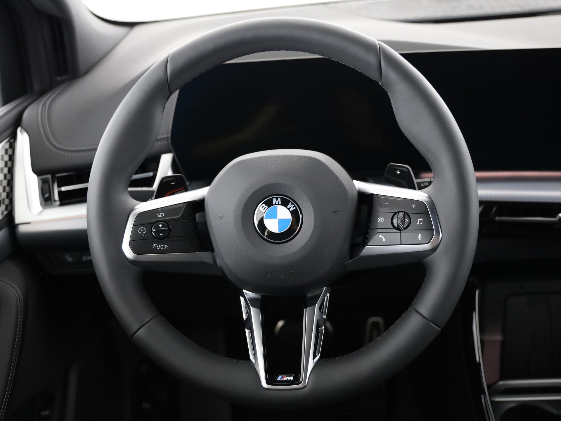 BMW 220i Active Tourer-image-13