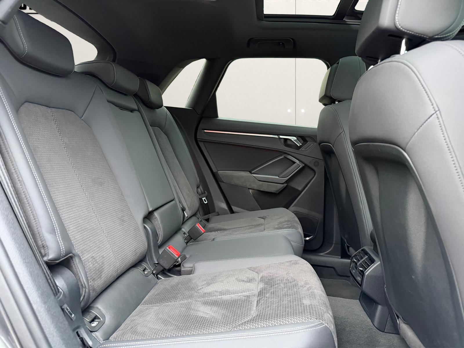 AUDI Q3 45 TFSI S line quattro S-tronic-image-13