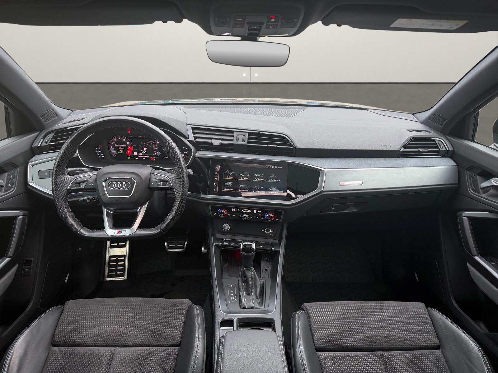 AUDI Q3 45 TFSI S line quattro S-tronic-image-9