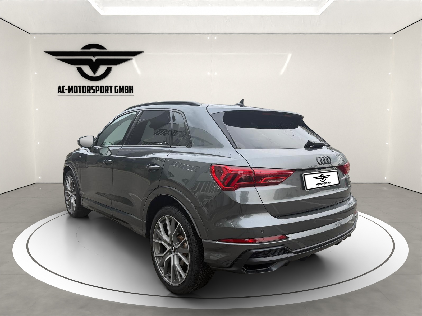 AUDI Q3 45 TFSI S line quattro S-tronic-image-3