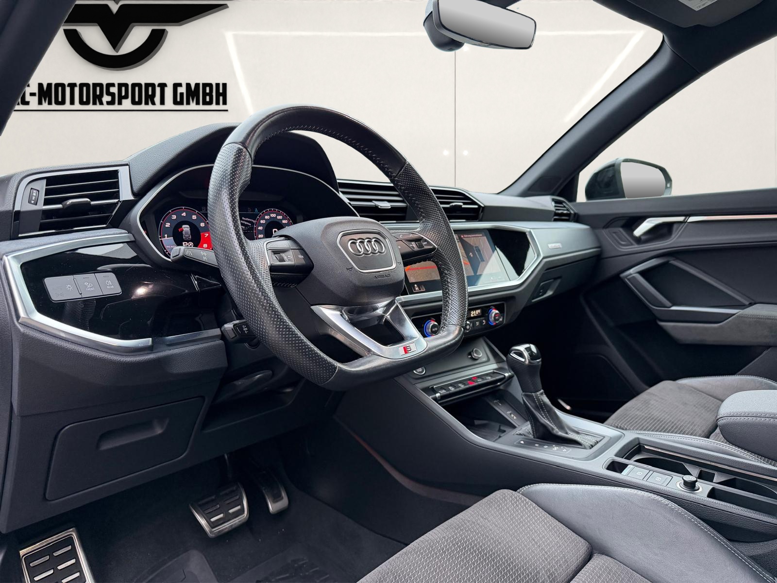 AUDI Q3 45 TFSI S line quattro S-tronic-image-8