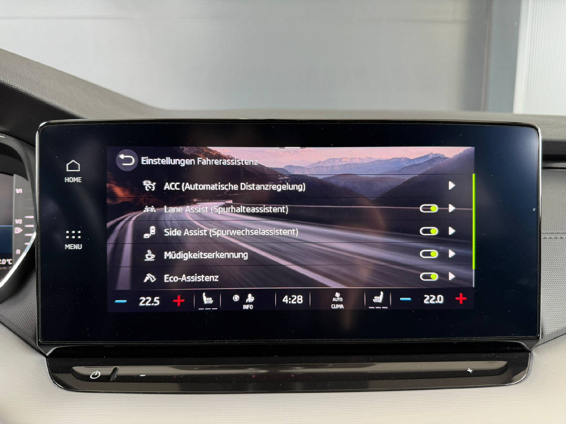 SKODA Octavia Combi 1.0 TSI Ambition DSG-image-9
