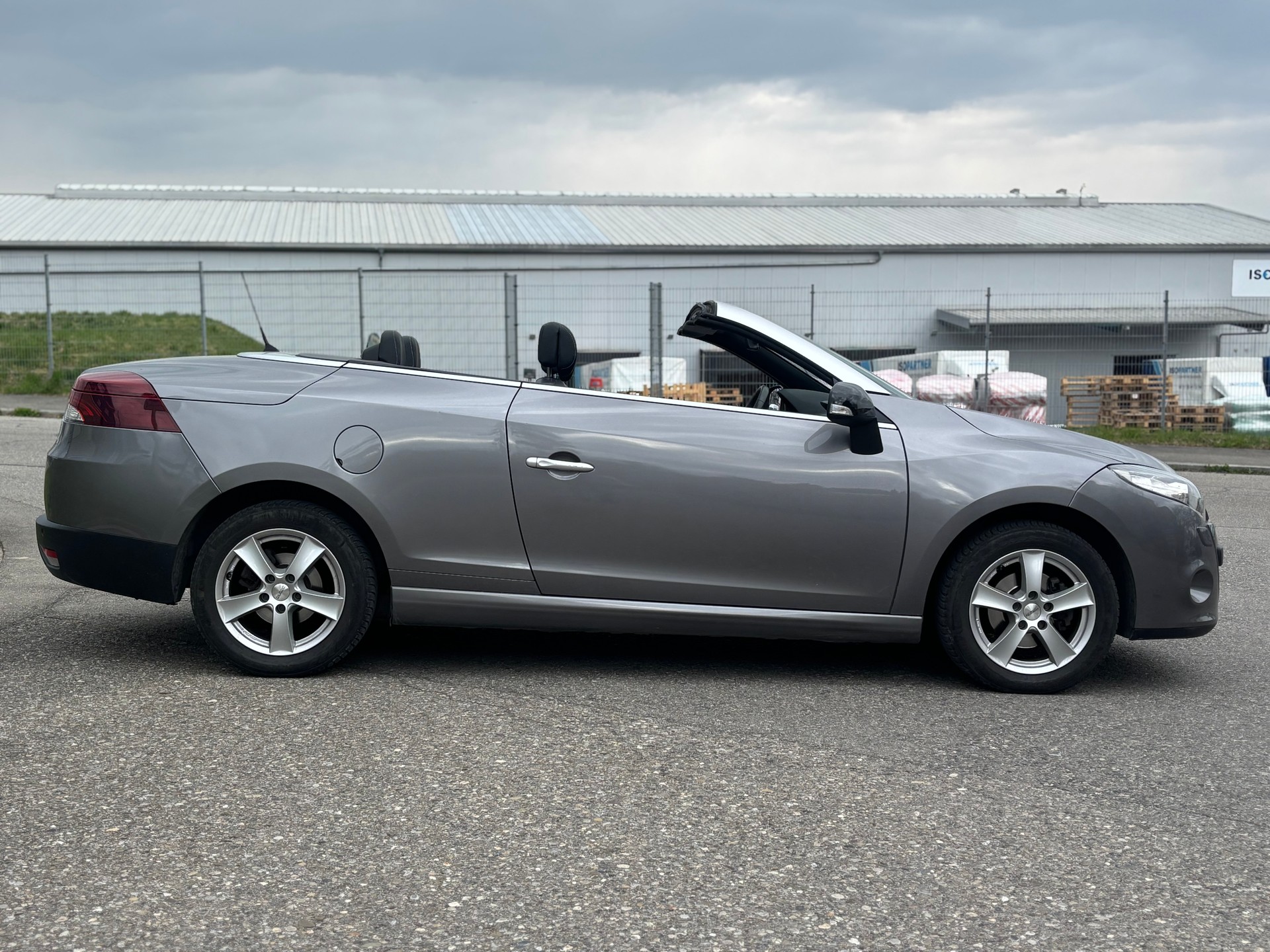 RENAULT Mégane CC 2.0 16V Dynamique CVT-image-8
