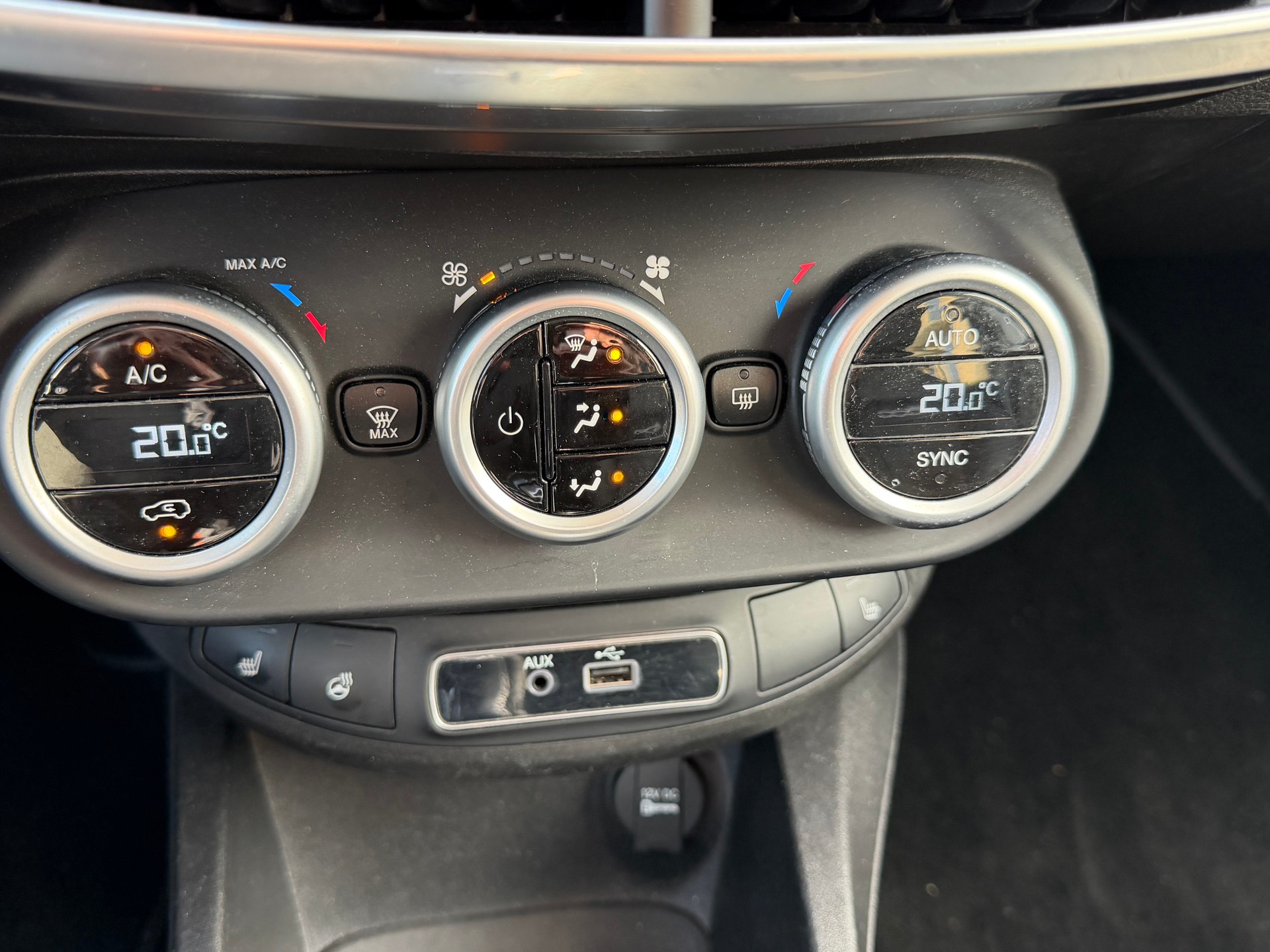 FIAT 500X 1.4T Cross Plus 4x4 Automatic-image-12