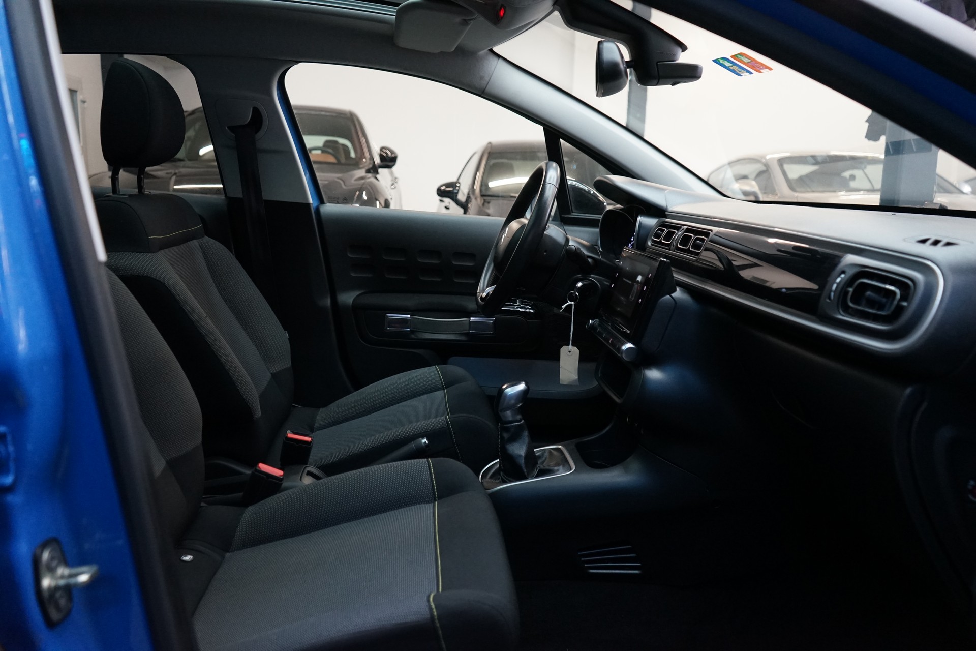 CITROEN C3 1.2i PureTech Shine-image-4