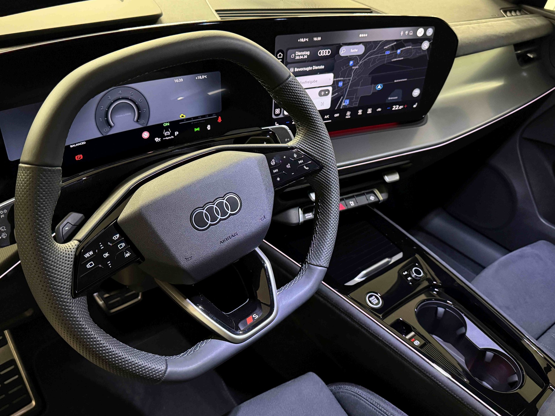 AUDI Q3 SUV TFSI quattro 195 kW S tronic-image-10