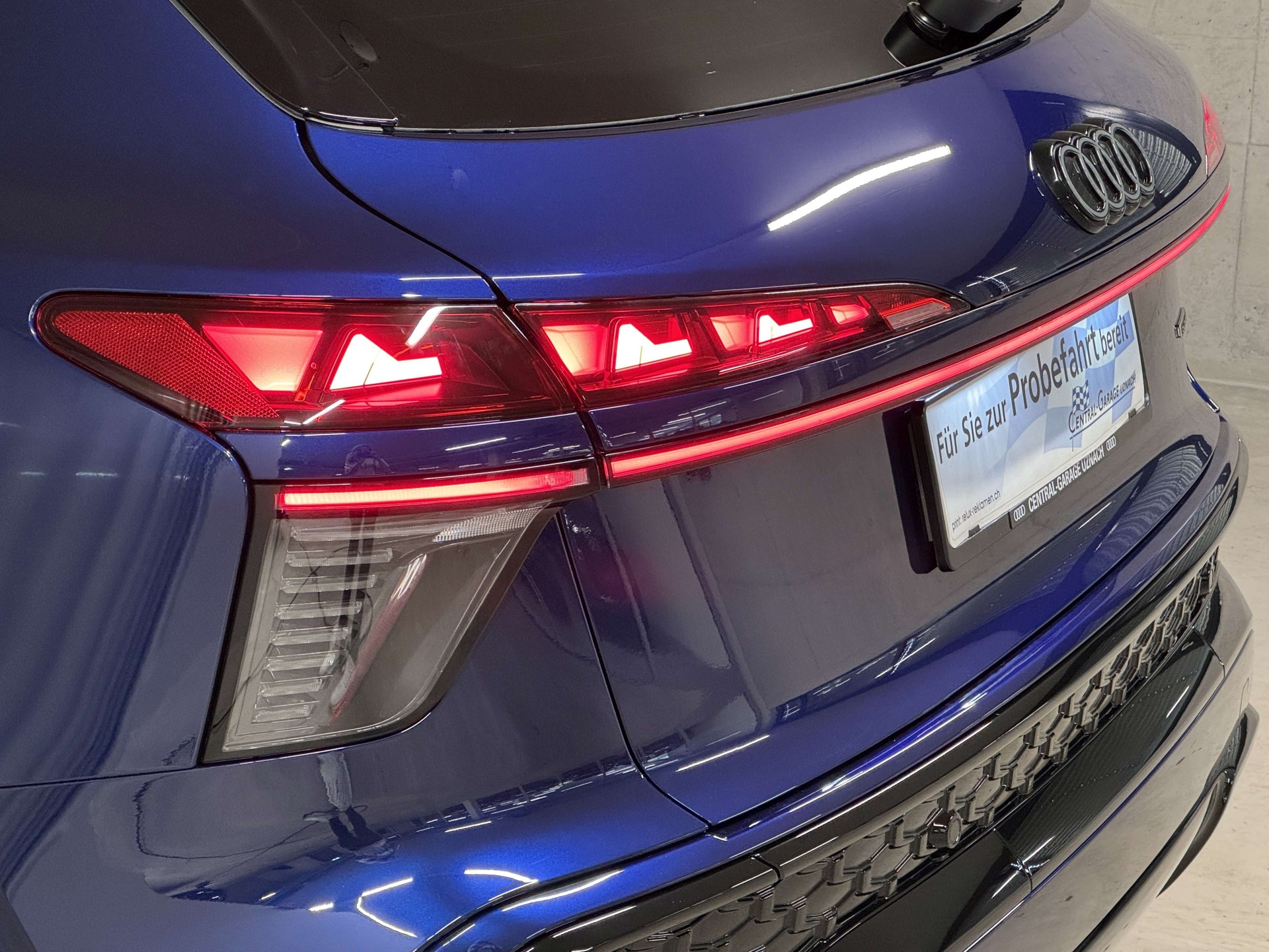 AUDI Q3 SUV TFSI quattro 195 kW S tronic-image-4