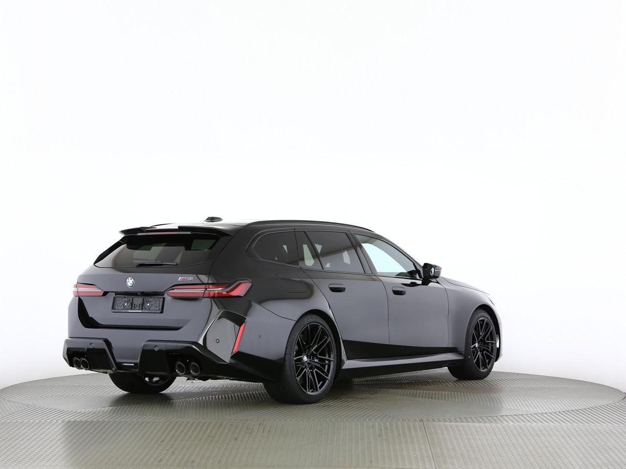 BMW M5 xDrive Touring-image-12