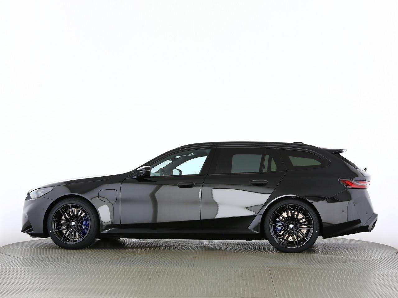 BMW M5 xDrive Touring-image-6