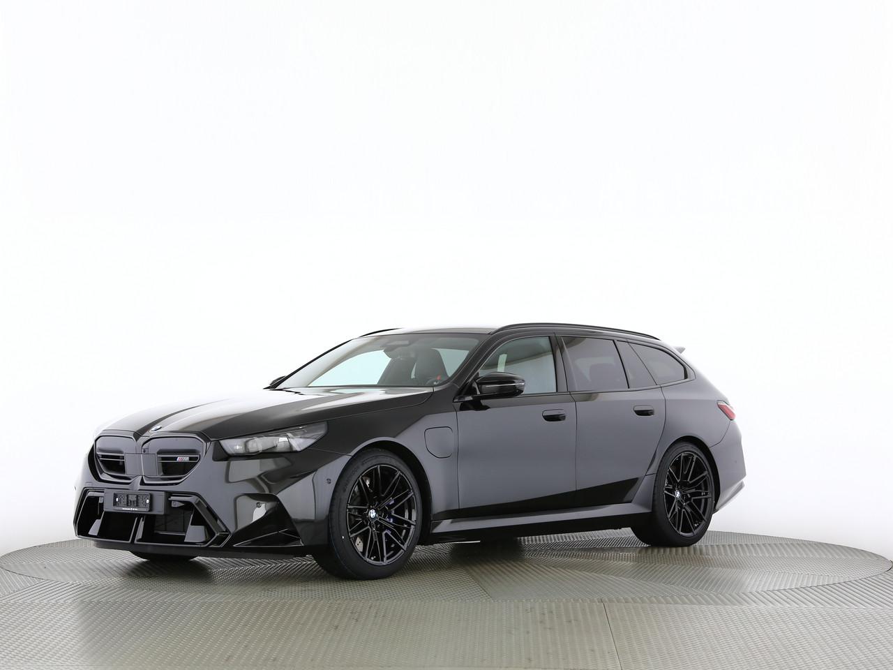 BMW M5 xDrive Touring-image-2