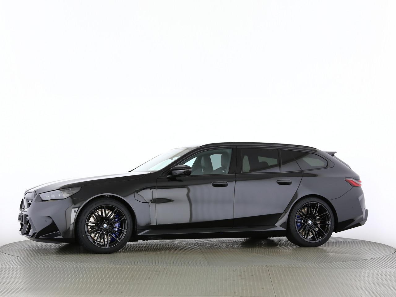 BMW M5 xDrive Touring-image-4