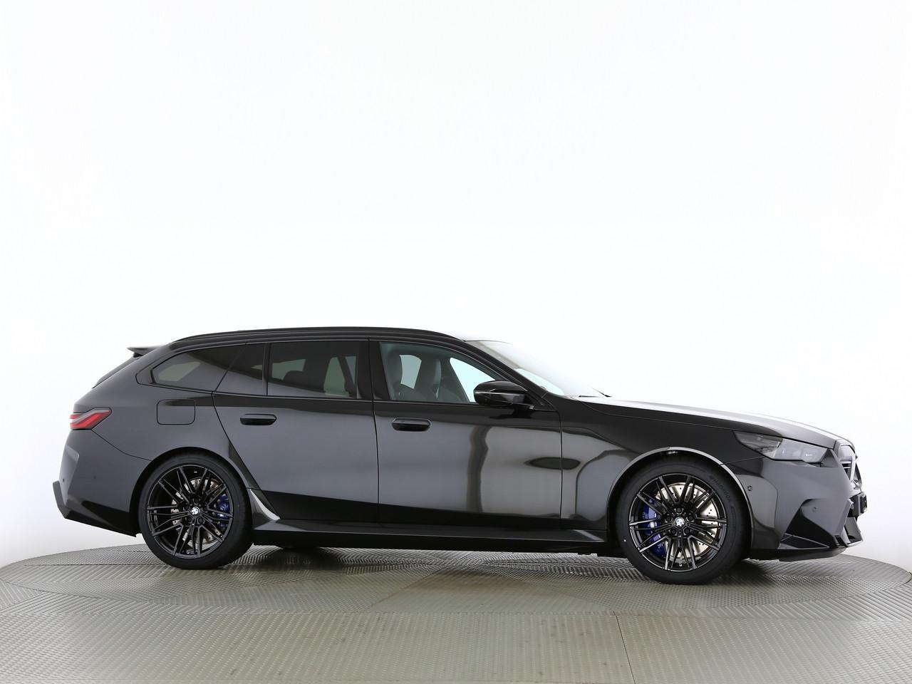 BMW M5 xDrive Touring-image-17