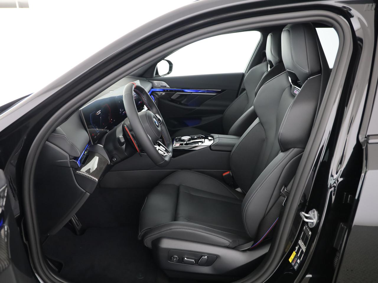 BMW M5 xDrive Touring-image-24