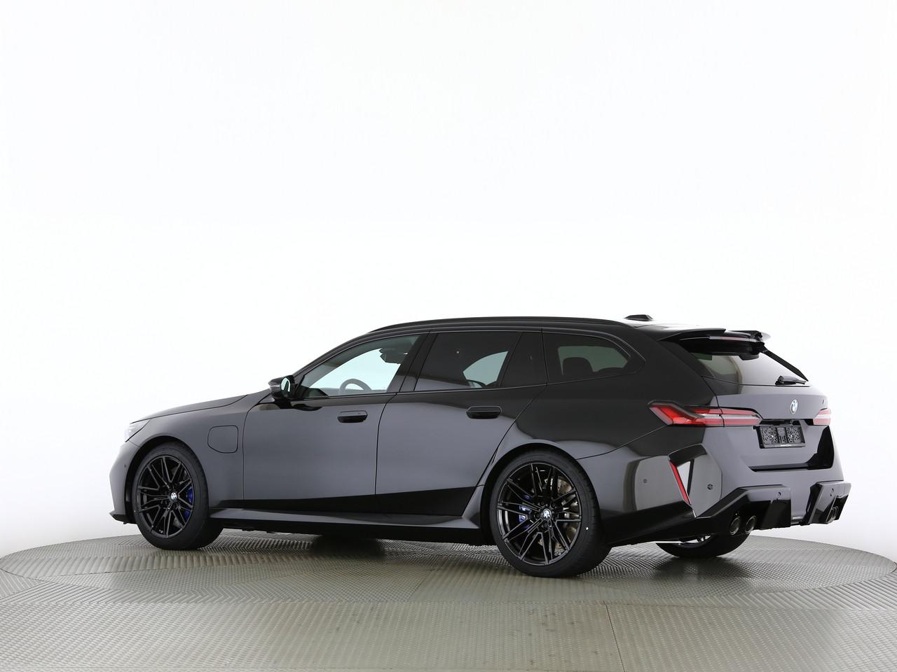 BMW M5 xDrive Touring-image-8