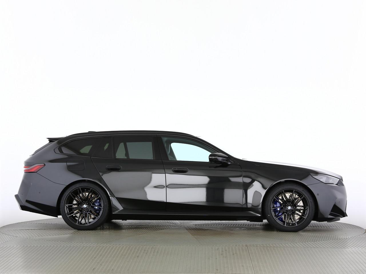 BMW M5 xDrive Touring-image-16
