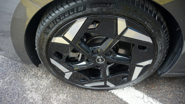 OPEL Astra 1.6 PHEV GSe A-image-6
