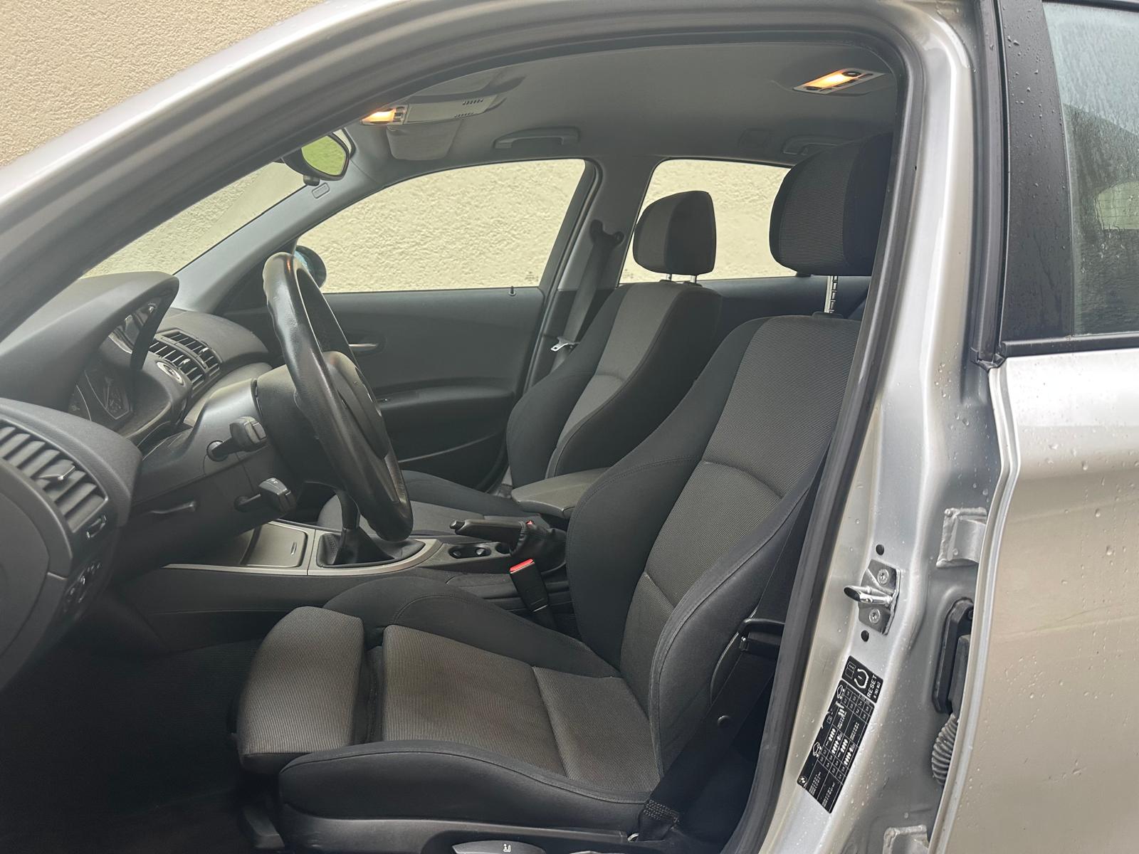 BMW 120i-image-8