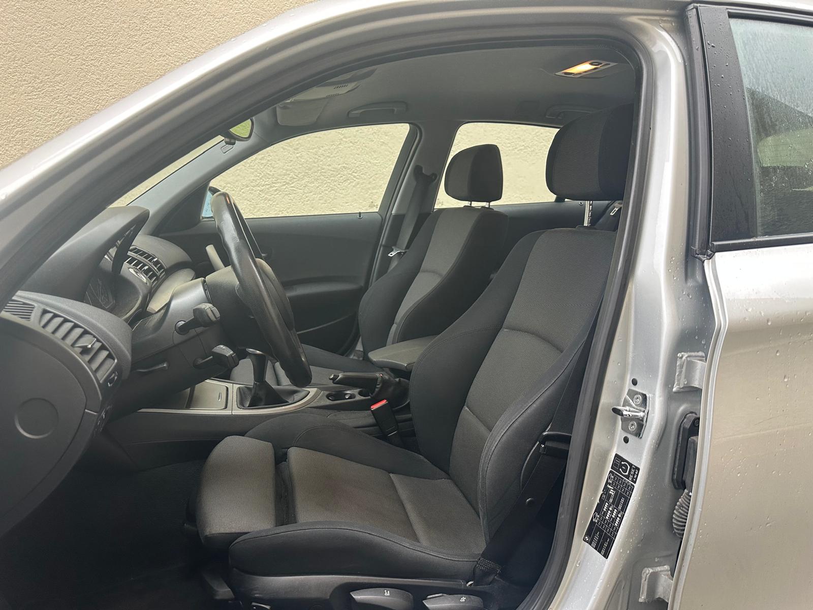 BMW 120i-image-6