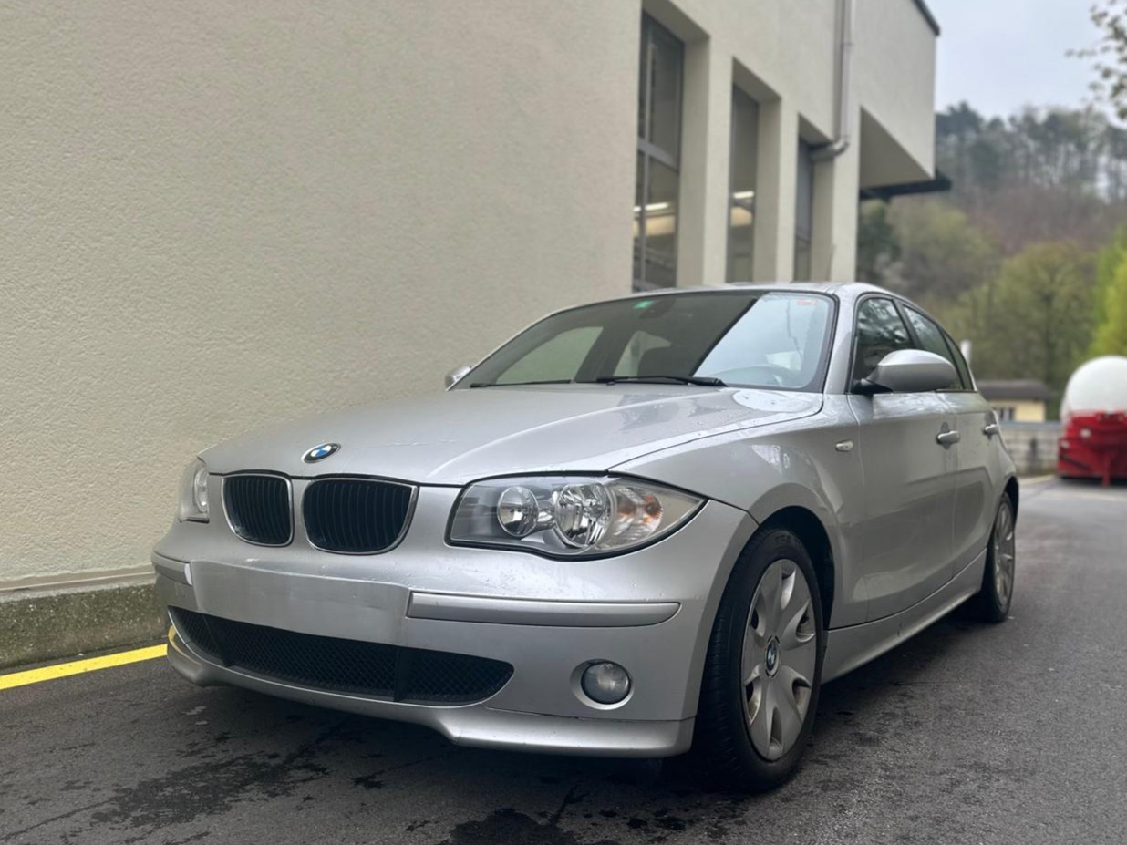 BMW 120i-image-1