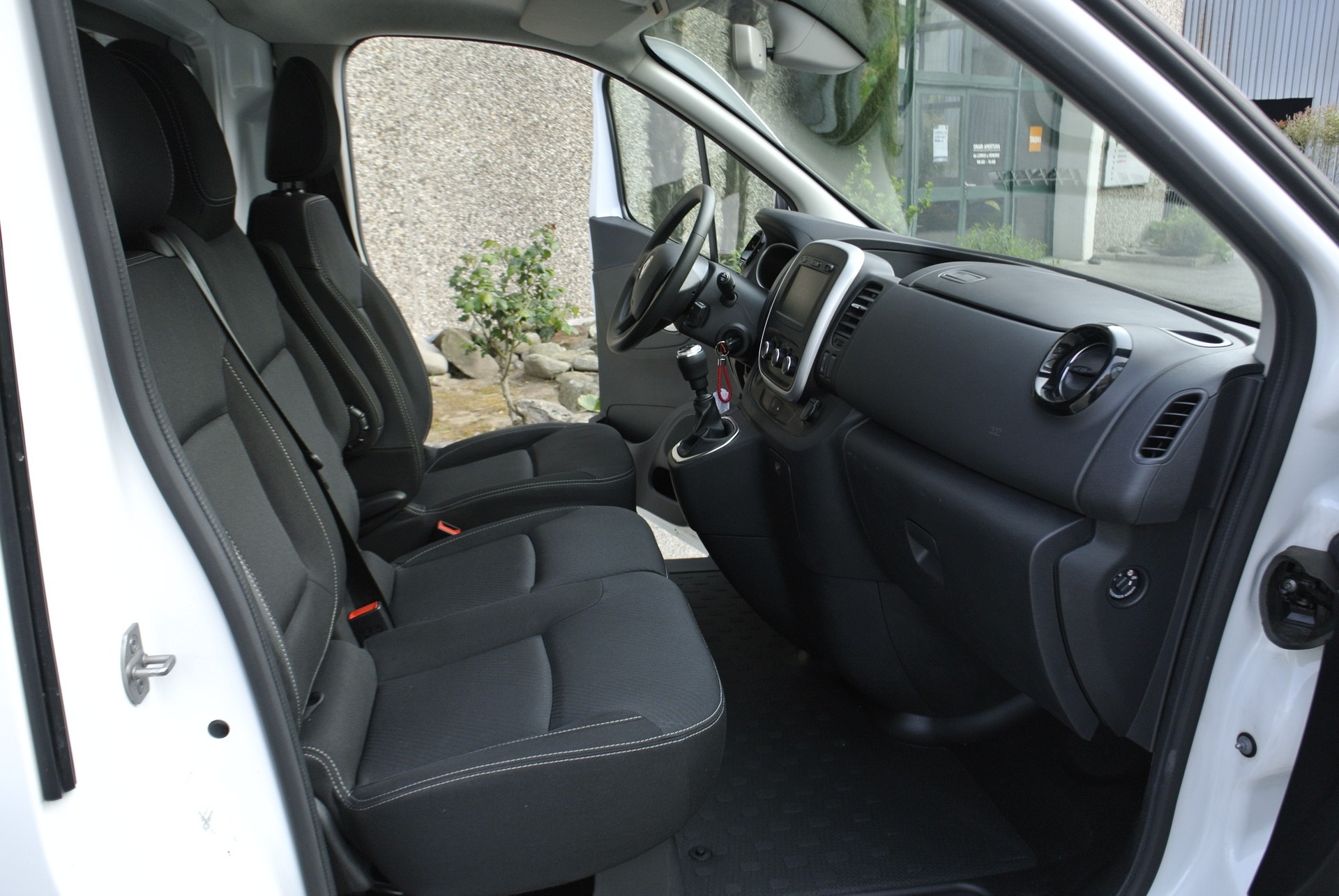 RENAULT Trafic 2.0 Energy dCi 120 3.0t Business L2H1-image-24