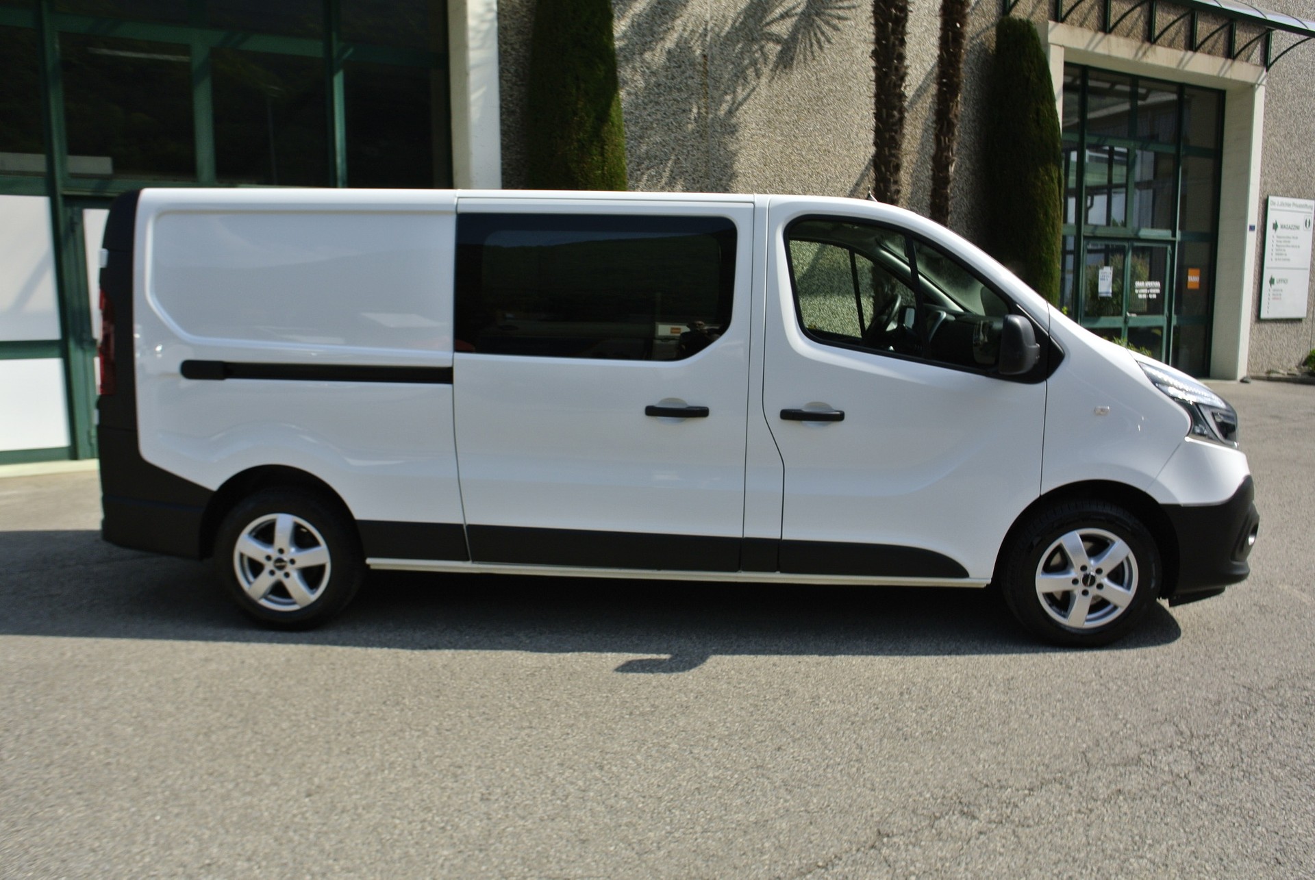 RENAULT Trafic 2.0 Energy dCi 120 3.0t Business L2H1-image-4
