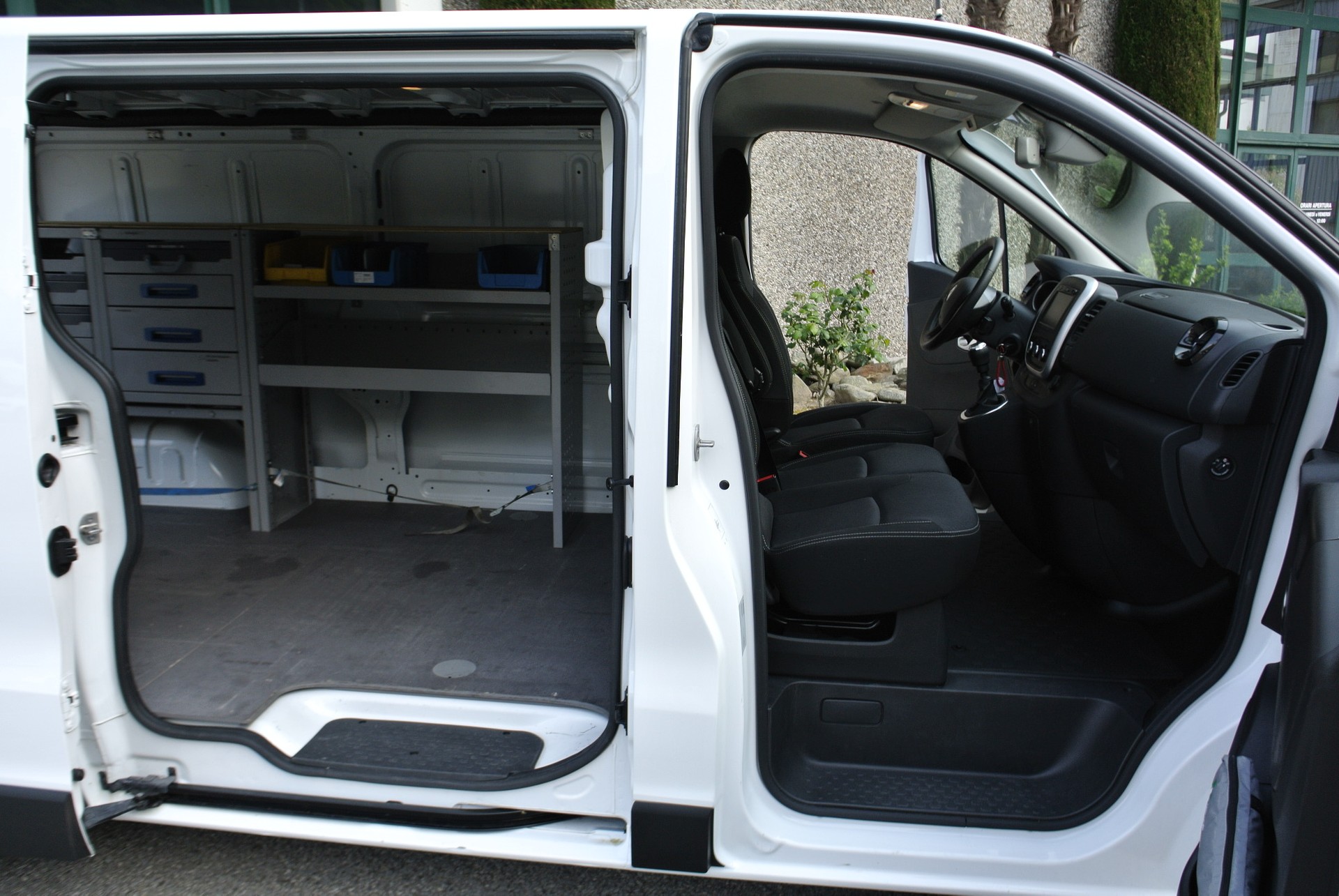 RENAULT Trafic 2.0 Energy dCi 120 3.0t Business L2H1-image-22