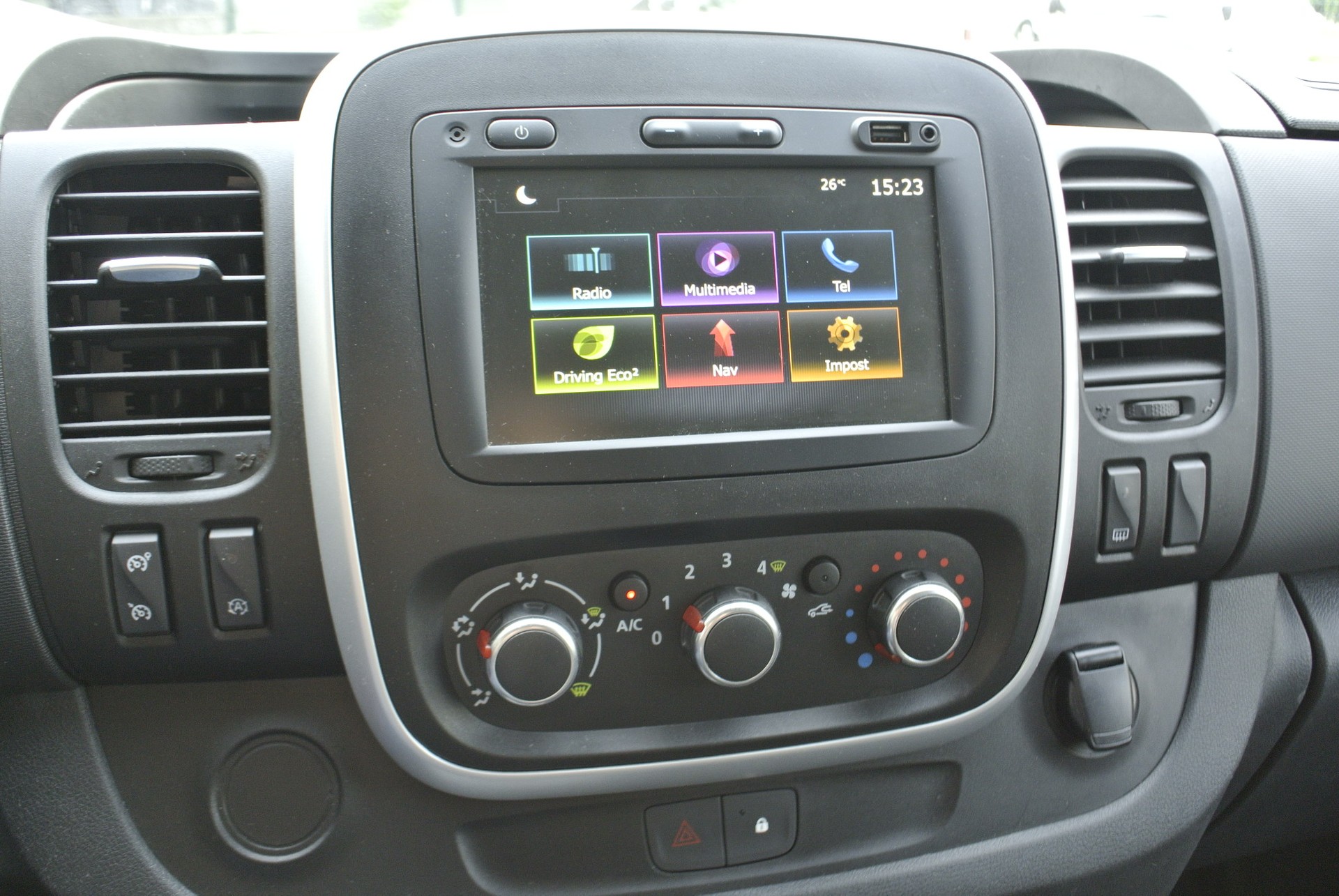 RENAULT Trafic 2.0 Energy dCi 120 3.0t Business L2H1-image-29