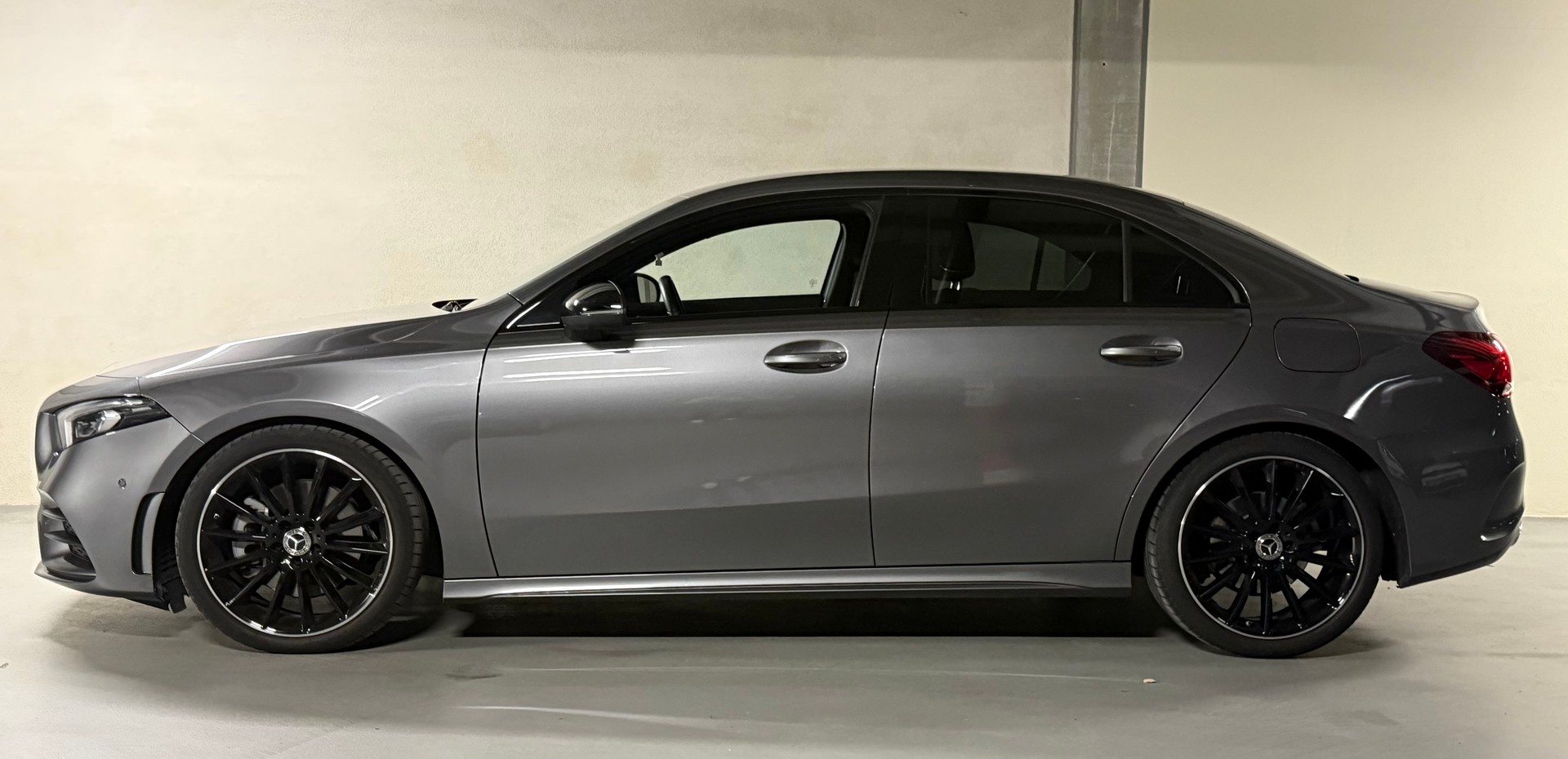 MERCEDES-BENZ A 250 AMG Line 7G-DCT-showroom-element-3