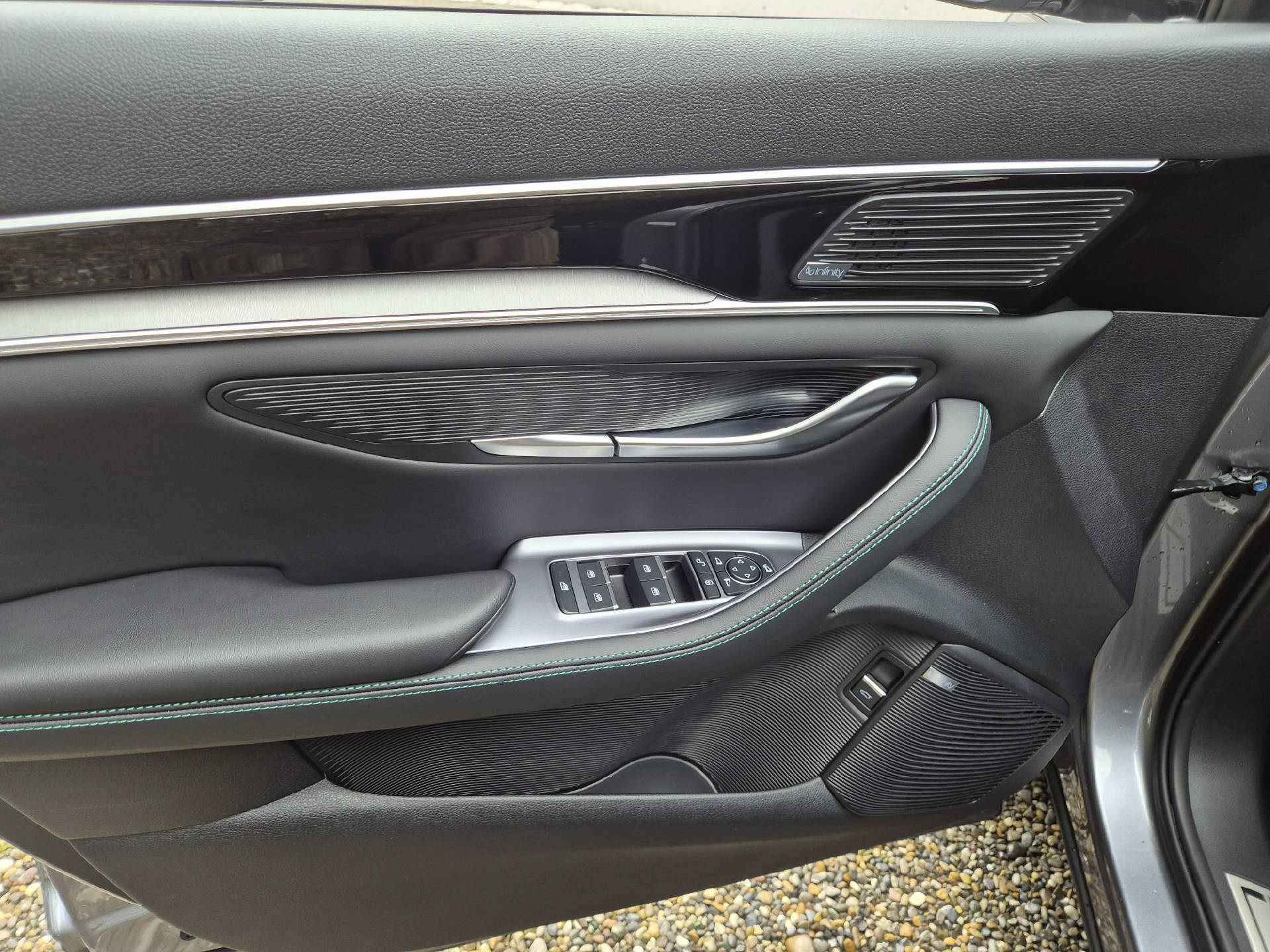 BYD Seal U DM-i Design AWD-image-13