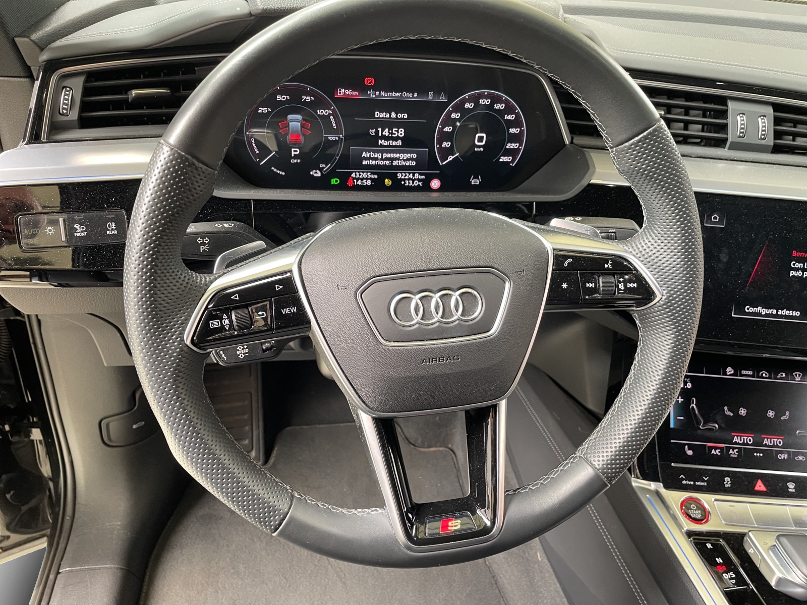 AUDI e-tron S Sportback quattro-image-10